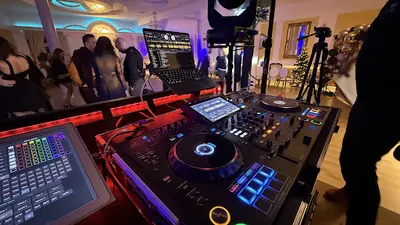 Wodzirej 🎉 𝐃𝐉 𝐊𝐚𝐫𝐨𝐥 🎧 nagłośnienie i oświetlenie na imprezy